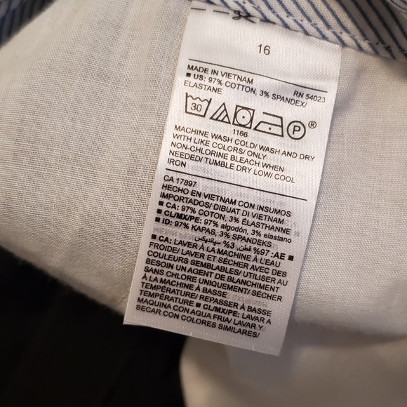 Shorts - Picture 2 of 3